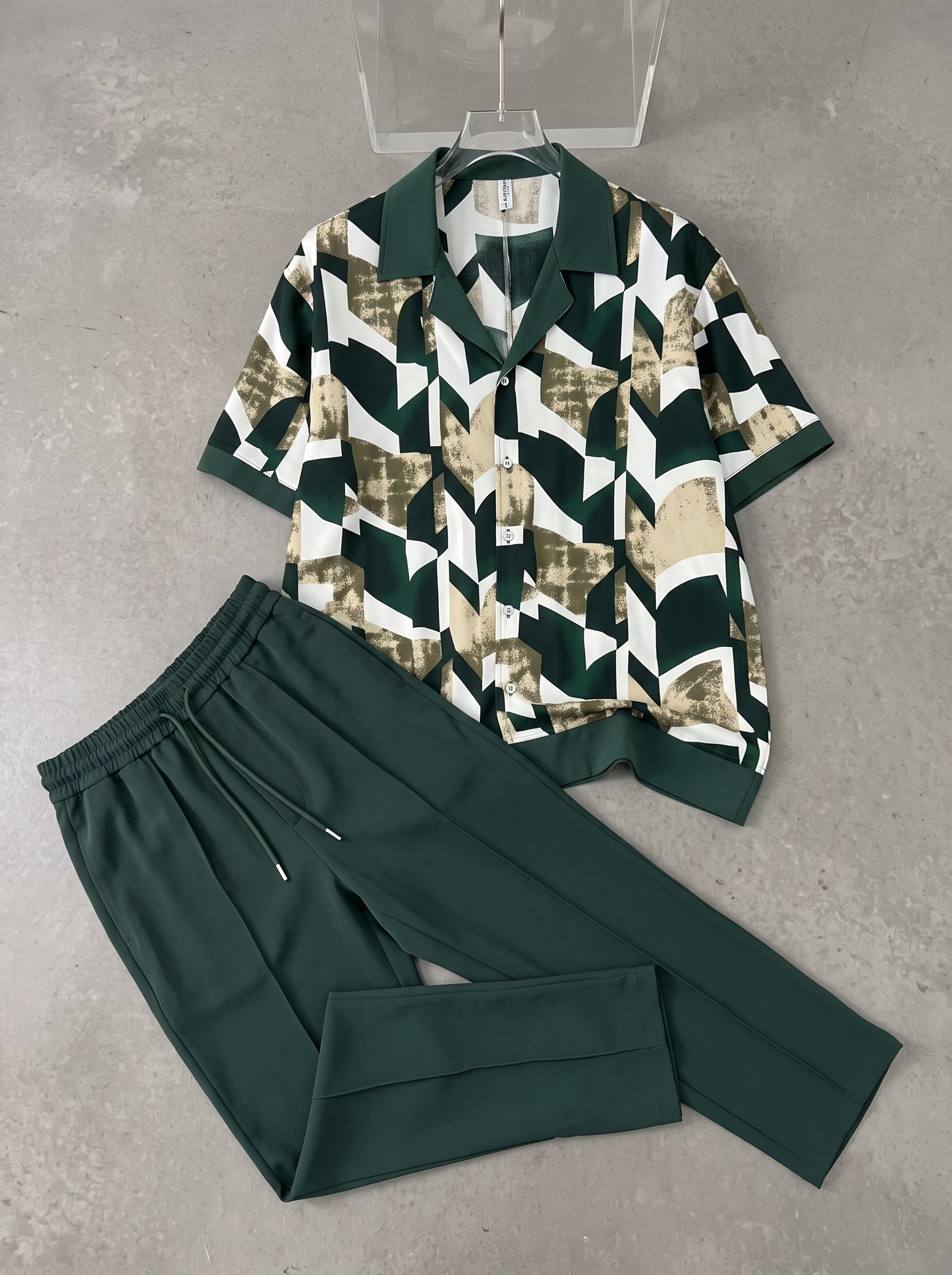 Completo camicia e pantalone geometrico